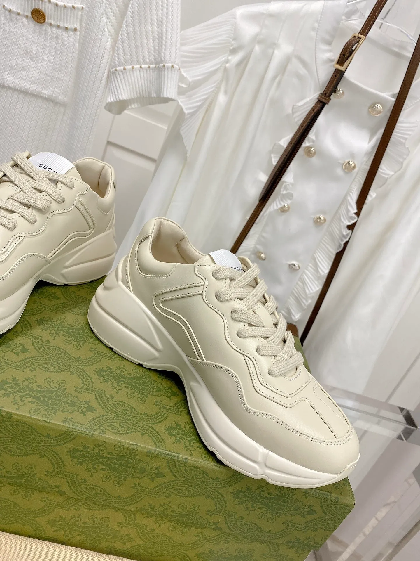 👟👟Ex-factory price 480👟👟 Women's Shoes Factory Upgraded Version 2022 Gucci Gucci top version couple's dad shoes series is new! 🖤 ⚠GG couple’s dad shoes have been popular in recent years; new colors are updated constantly; Gucci has updated new colors in 2022, and our home and counters have new ones at the same time. This classic dad shoe has celebrities and Internet celebrities Anchors and others are sure to plant grass and call ❤ Classic fashion style, distressed leather surface, 5D drawing printing; mixed surface splicing colors, etc... Original customization (off-white eco-friendly cowhide, first layer of cowhide inside), original outsole... Shiny colorful drawings embellish the sides of the shoe body, old color rubbing, package production technology, 1:1 creation / only to make the best shoes. Size: Women’s 35-45
